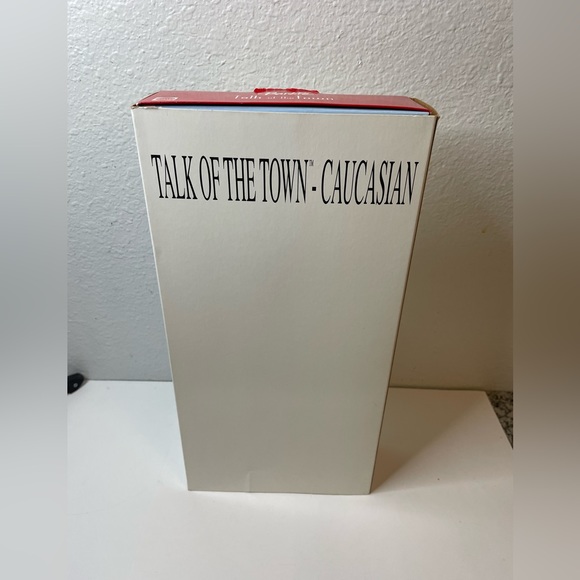 2003 talk of the town Barbie - Picture 5 of 5